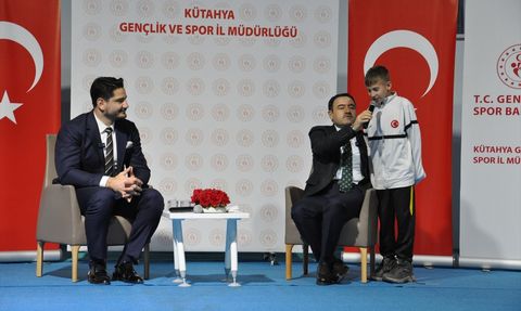 Taha Akgül Kütahya'da Öğrencilerle Buluştu