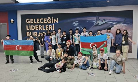 Azerbaycanlı Öğrenciler İzmir Uzay Kampı'nda Eğitim Aldı