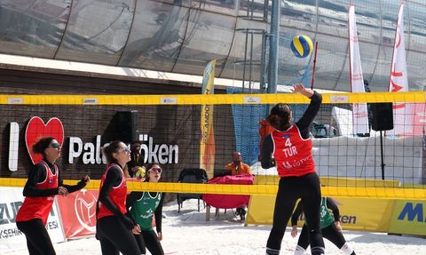 Erzurum'da 2025 FIVB Kar Voleybolu Dünya Turu Devam Ediyor