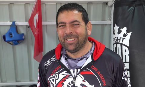 Hatay'da Muay Thai Antrenörü Serdar Keskin'in Genç Yeteneklerle Umut Dolu Mücadelesi