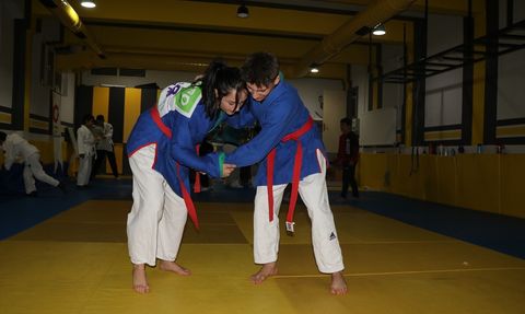 İkiz Kardeşler Berra ve Berkay Gün, Kuraş Şampiyonası'nda Başarıya Koşuyor