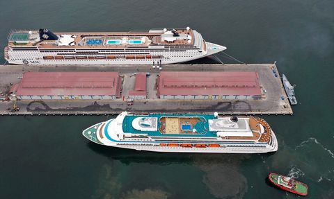 İzmir Limanı'na 2,983 Turist Giriş Yaptı