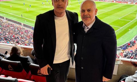 Kılıç ve Özil Londra'da Futbol Maçını İzledi