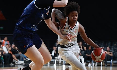 Nesibe Aydın, ÇİMSA ÇBK Mersin'i Deplasmanda Yenerek Seride Öne Geçti