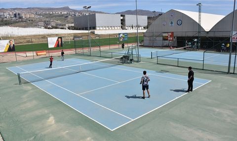 Şırnak'ta Gençler Tenis Bölge Birinciliği Heyecanı