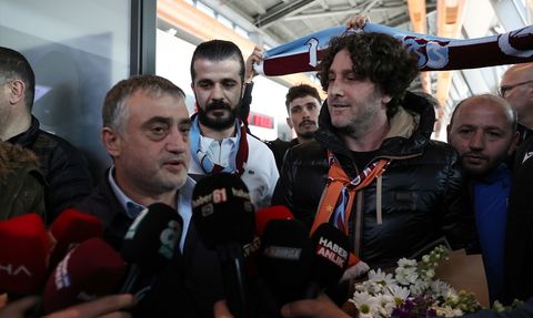 Trabzonspor Taraftarından Fatih Tekke'ye Coşkulu Karşılama