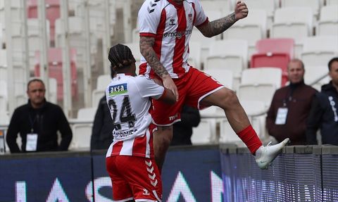 Trendyol Süper Lig: Sivasspor, Adana Demirspor'u İlk Yarıda 2-1 Geçti