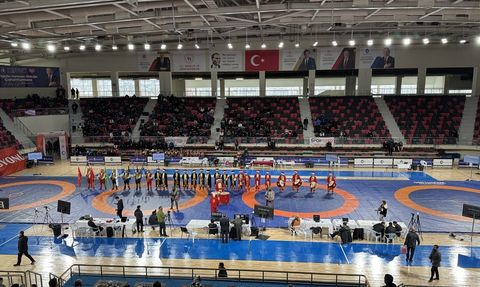 20 Yaş Altı Türkiye Güreş Şampiyonası Çorum'da Devam Ediyor