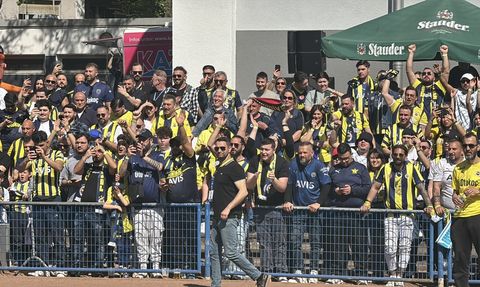 Almanya'da Fenerbahçe ve Schalke 04 Efsaneleri Dostluk Maçında Buluştu