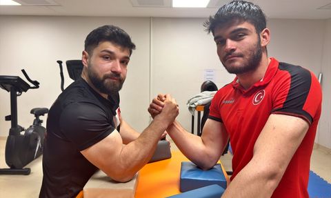 Bilek Güreşi Şampiyonu İkili Avrupa ve Dünya Arenasında