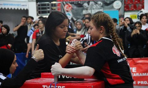 Bilek Güreşinde Kadın Sporcuların Sayısı Artıyor