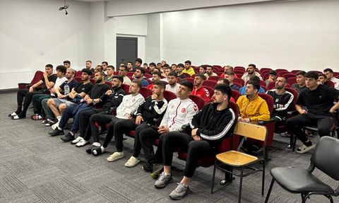 Boks Milli Takımı'na Eğitim Konferansı Düzenlendi