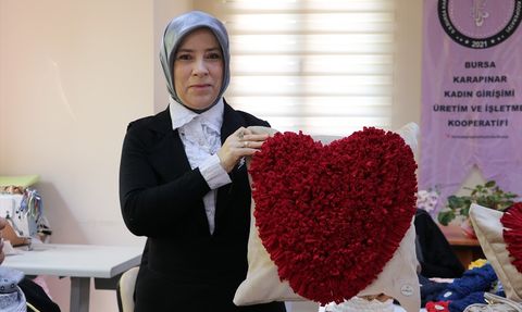 Bursalı Kadınlar Tekstil Atıklarından Yeni Ürünler Üretiyor