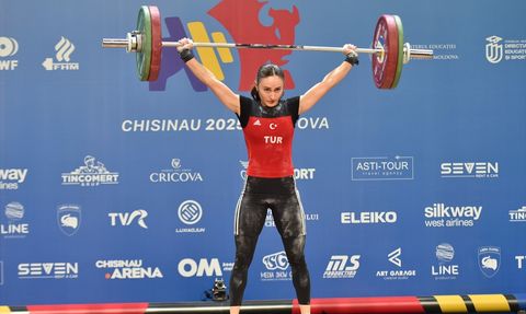 Cansel Özkan Avrupa Halter Şampiyonası'nda Bronz Madalya Kazandı