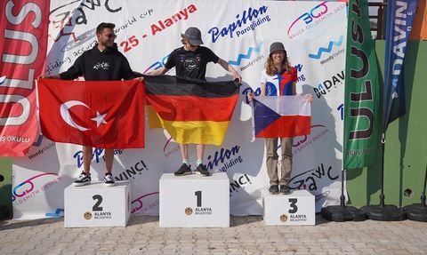 Dünya Yamaç Paraşütü Hedef Şampiyonası'nın İkinci Etabı Antalya'da Gerçekleştirildi