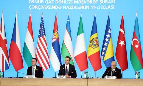 Enerji ve Tabii Kaynaklar Bakanı Bayraktar, Azerbaycan Cumhurbaşkanı Aliyev ile Görüştü