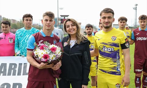 Eyüpspor'dan Trabzonspor'a Destek Jest