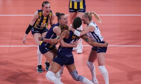 Fenerbahçe Medicana, AXA Sigorta Kadınlar Kupa Voley'de Şampiyonluk Yaşadı