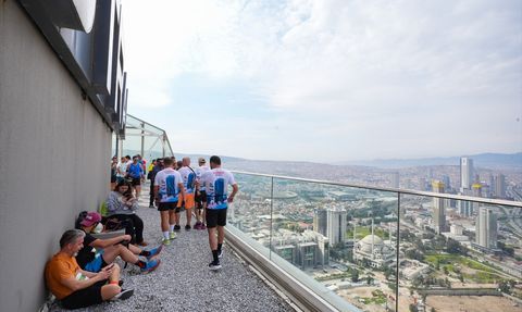İzmir'de Kistik Fibrozisli Çocuklar İçin Tırmanma Yarışı Düzenlendi