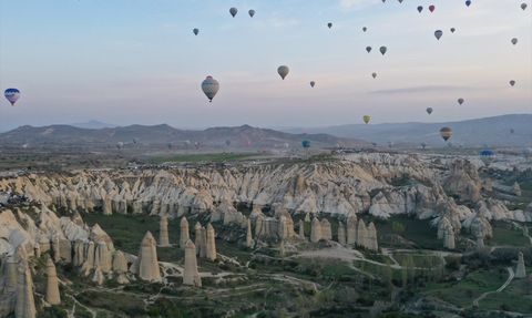 Kapadokya'nın Büyüleyici Balon Turları: 10 Yılda 5 Milyon Ziyaretçi