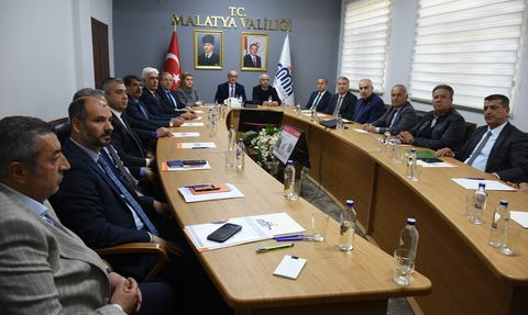 Malatya'da Kayısı Bahçelerinde Zirai Don Hasarı Tespiti Yapılıyor