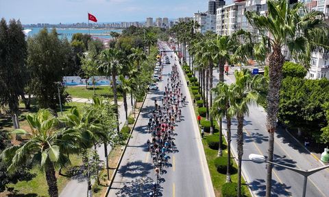 Mersin Uluslararası Bisiklet Turu'nda Stefan de Bod Zirvede