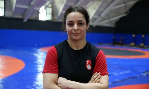 Milli Güreşçiler Elvira ve Tuba Avrupa Şampiyonası için Hazır