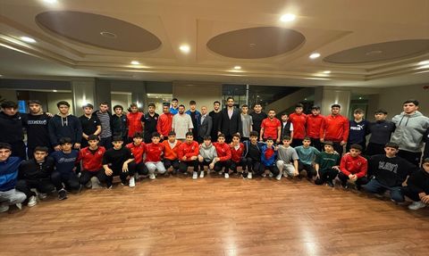 Taha Akgül, 17 Yaş Altı Güreş Milli Takımı'nın Kampını Ziyaret Etti