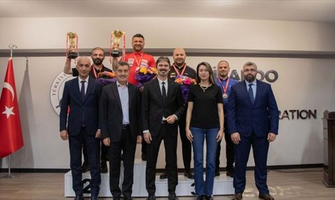 Tolgahan Kiraz Türkiye 3 Bant Bilardo Şampiyonası'nda Şampiyon Oldu