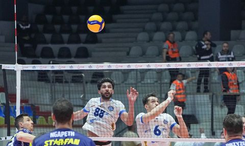 Voleybolda Nefes Kesen Karşılaşma: Arkas Spor, Fenerbahçe'yi Yendi