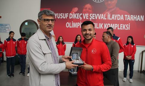 Yusuf Dikeç'ten Genç Atıcılara Destek