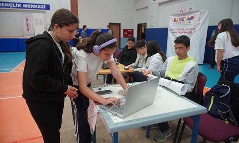 Edirne'de Geleceğin Mühendisleri Projelerini Sergiledi