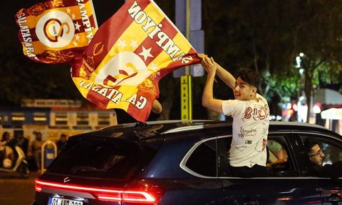 Galatasaray'ın Ziraat Türkiye Kupası Şampiyonluğu Coşkusu Adana ve Mersin'de Yaşandı