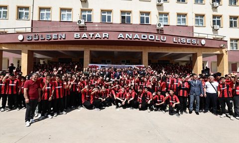 Gaziantep FK'den Öğrencilere 160 Bin Forma Dağıtımı