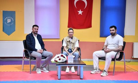 Hatice Akbaş Genç Sporcularla Buluştu