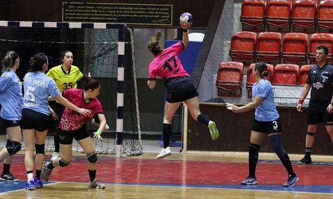 Hentbol Kadınlar Süper Lig: İzmir'in Zaferiyle Seride Denklik Sağlandı