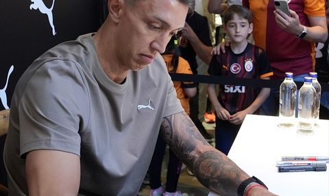 Muslera'nın İmza Günü Heyecanı ve Gerginlikler