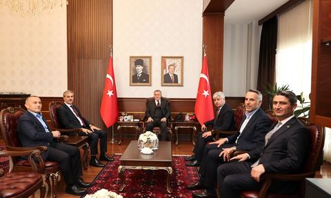 Sakarya'ya Yeni Spor Projeleri: Gençlik ve Spor Bakanı Bak'dan Müjdeler