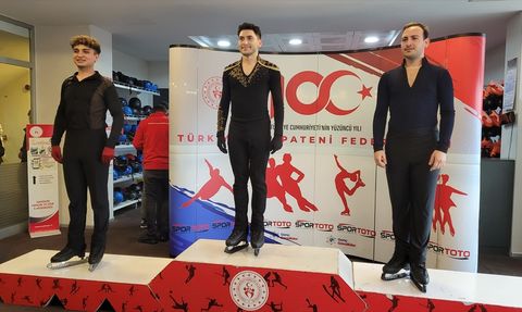 Samsun'da Artistik Buz Pateni Amatörler Yarışması Tamamlandı