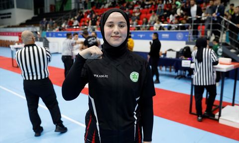 Samsun'da Bilek Güreşi Gençler A Türkiye Birinciliği Müsabakaları Başladı