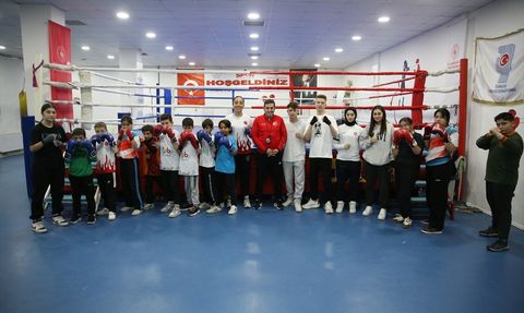 Sudenaz Dokgöz Avrupa'da Boks Zirvesini Hedefliyor