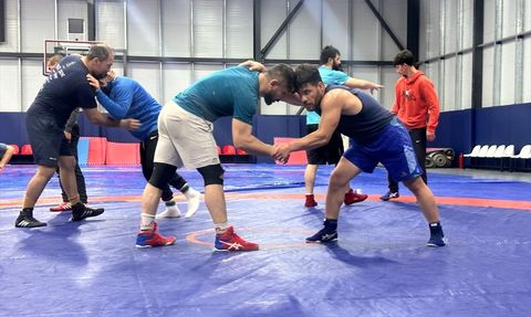 Türkiye İşitme Engelliler Güreş Milli Takımı Yalova'da Kamp Yapıyor