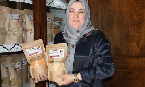 Bursa'da Kadınlar El Emekleriyle Ekonomiye Katkı Sağlıyor