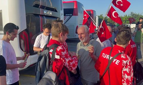 Bursalı Sporcular Avrupa Bilek Güreşi Şampiyonası'nda Başarı Elde Etti