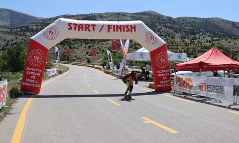 Dünya Kaykay İniş Şampiyonası Erzincan'da Gerçekleşti