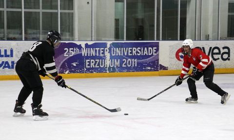 Erzurum'da Geleceğin Buz Hokeycileri Yetiştiriliyor