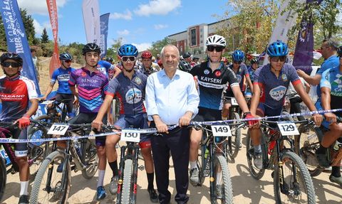 Gebze'de Uluslararası Dağ Bisikleti Yarışması Heyecanı
