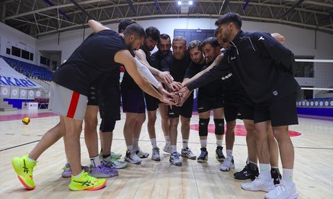 Hakkari'de Baba Oğul Voleybol Takımının Başarı Hikayesi