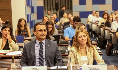 İzmir'de KOBİ'lere ABD Pazarındaki Fırsatlar Tanıtıldı