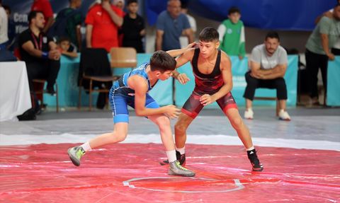 Minikler Türkiye Güreş Şampiyonası Başladı